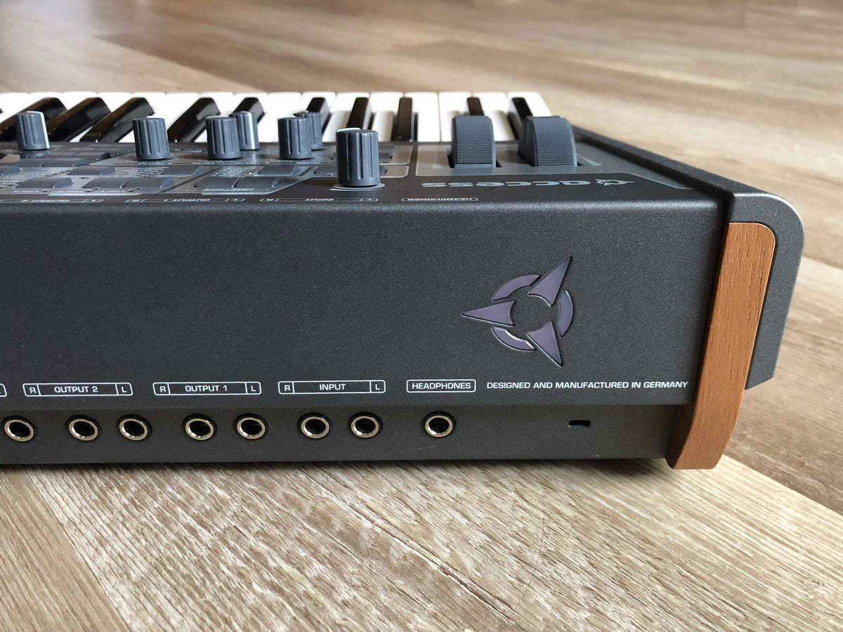 Access Virus TI2 Dark Star Super Clean w/ All New Keys, OEM Power Cable + HQ USB Cable