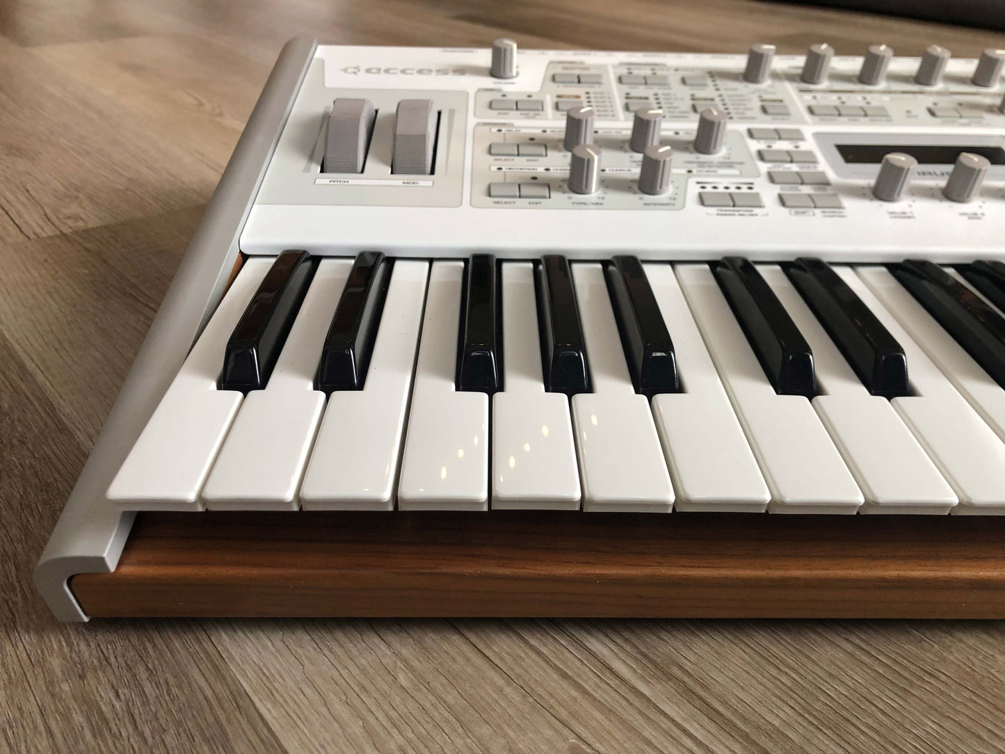 Access Virus TI2 Polar Nice and Clean w/ Power + USB Cable