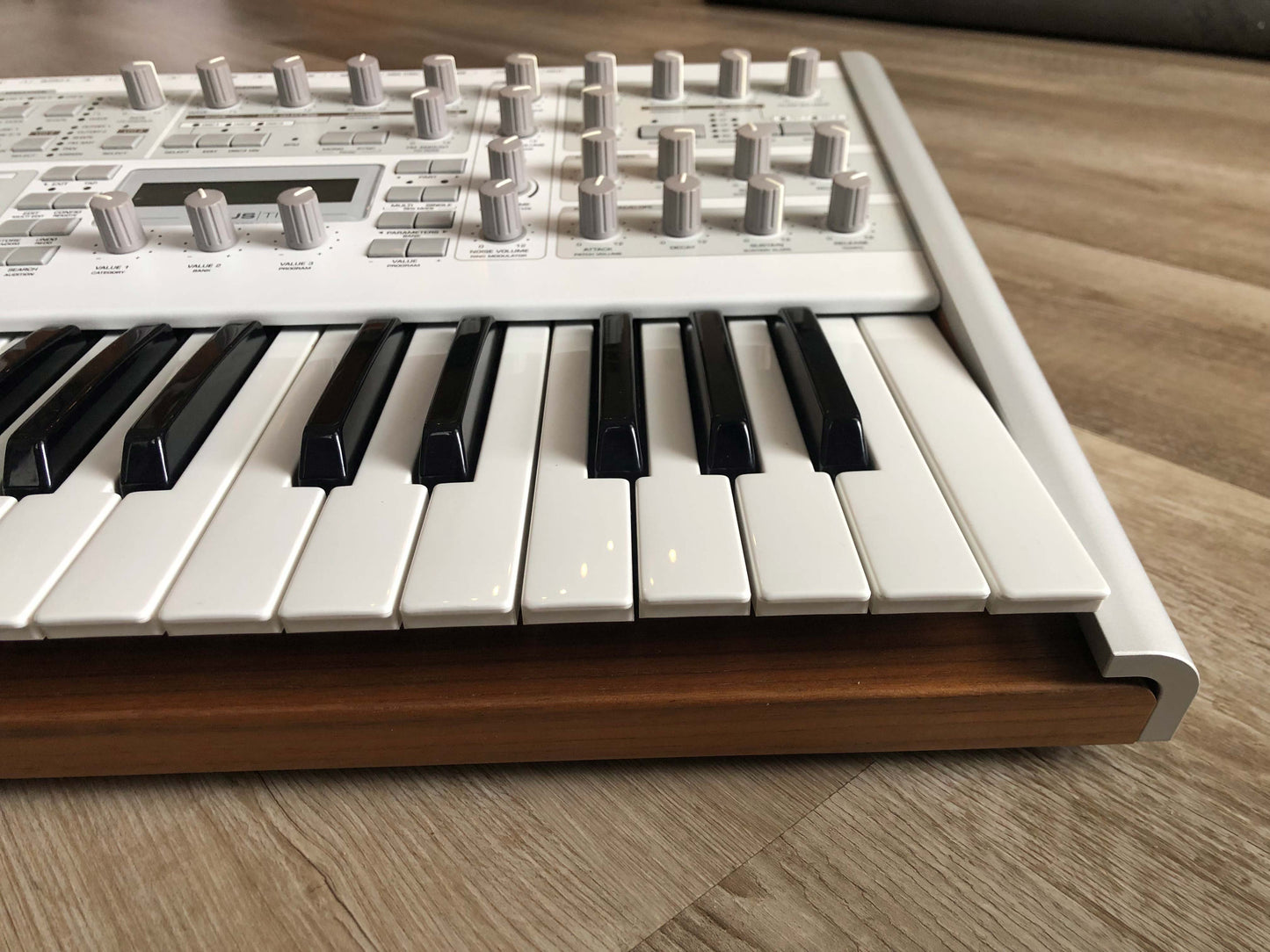 Access Virus TI2 Polar Nice and Clean w/ Power + USB Cable