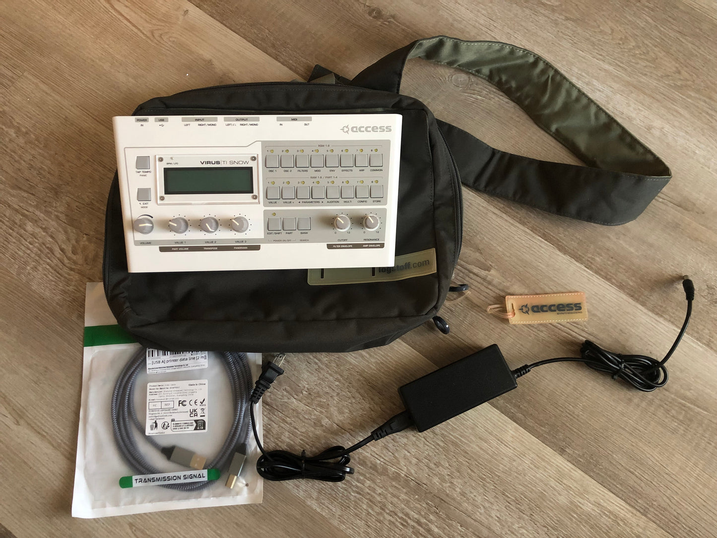 Access Virus TI Snow, All New Tacts, Battery, PSU, USB Cable & Virus Carry Bag