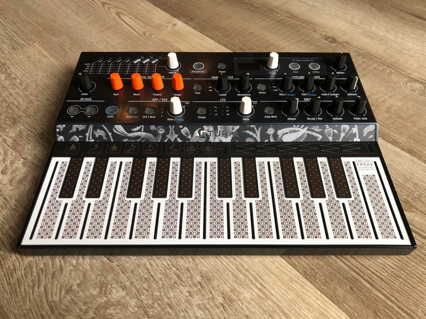 Arturia MicroFreak 25-Key Hybrid Synthesizer w/ OG PSU