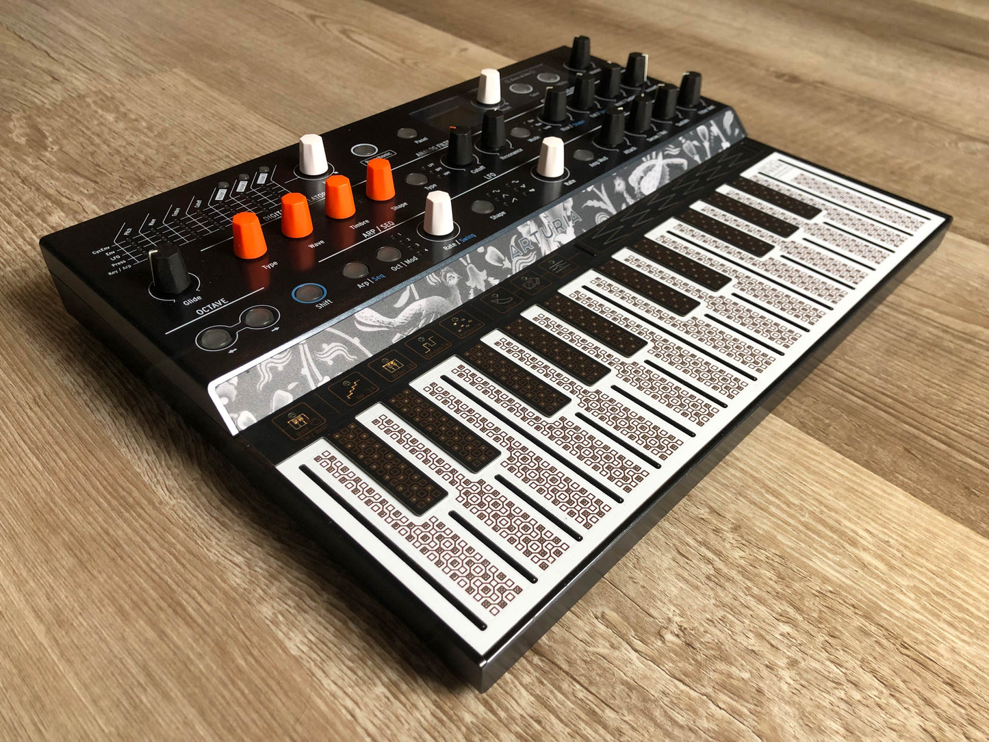 Arturia MicroFreak 25-Key Hybrid Synthesizer w/ OG PSU