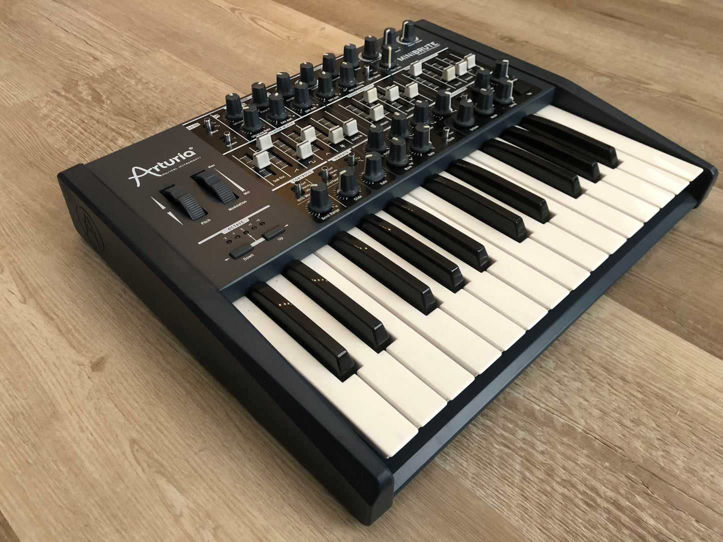 Arturia MiniBrute Analog Synthesizer, Excellent Condition (Not Sticky!) w/ PSU