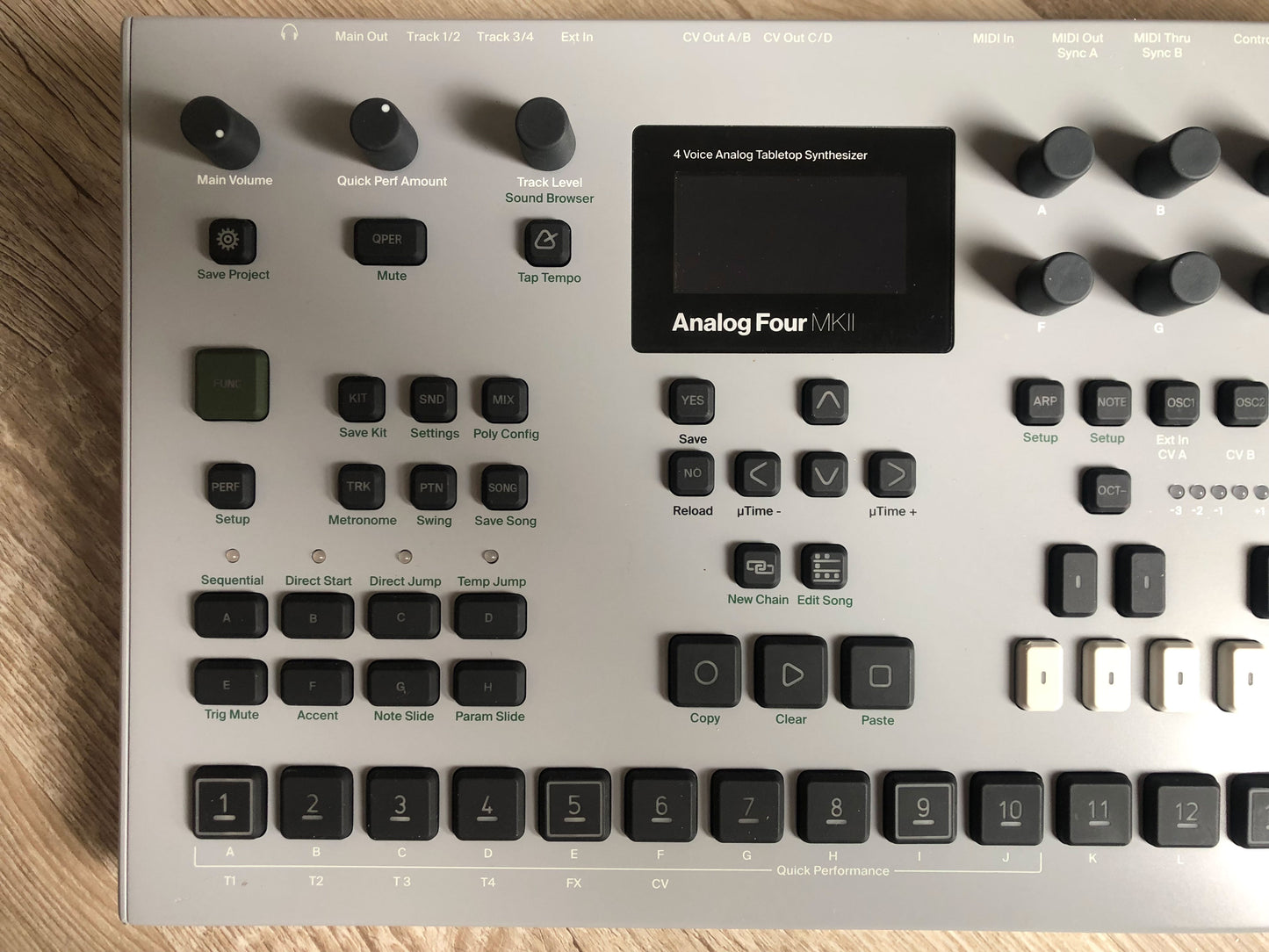Elektron Analog Four MKII w/ OG Box, PSU + USB Cable