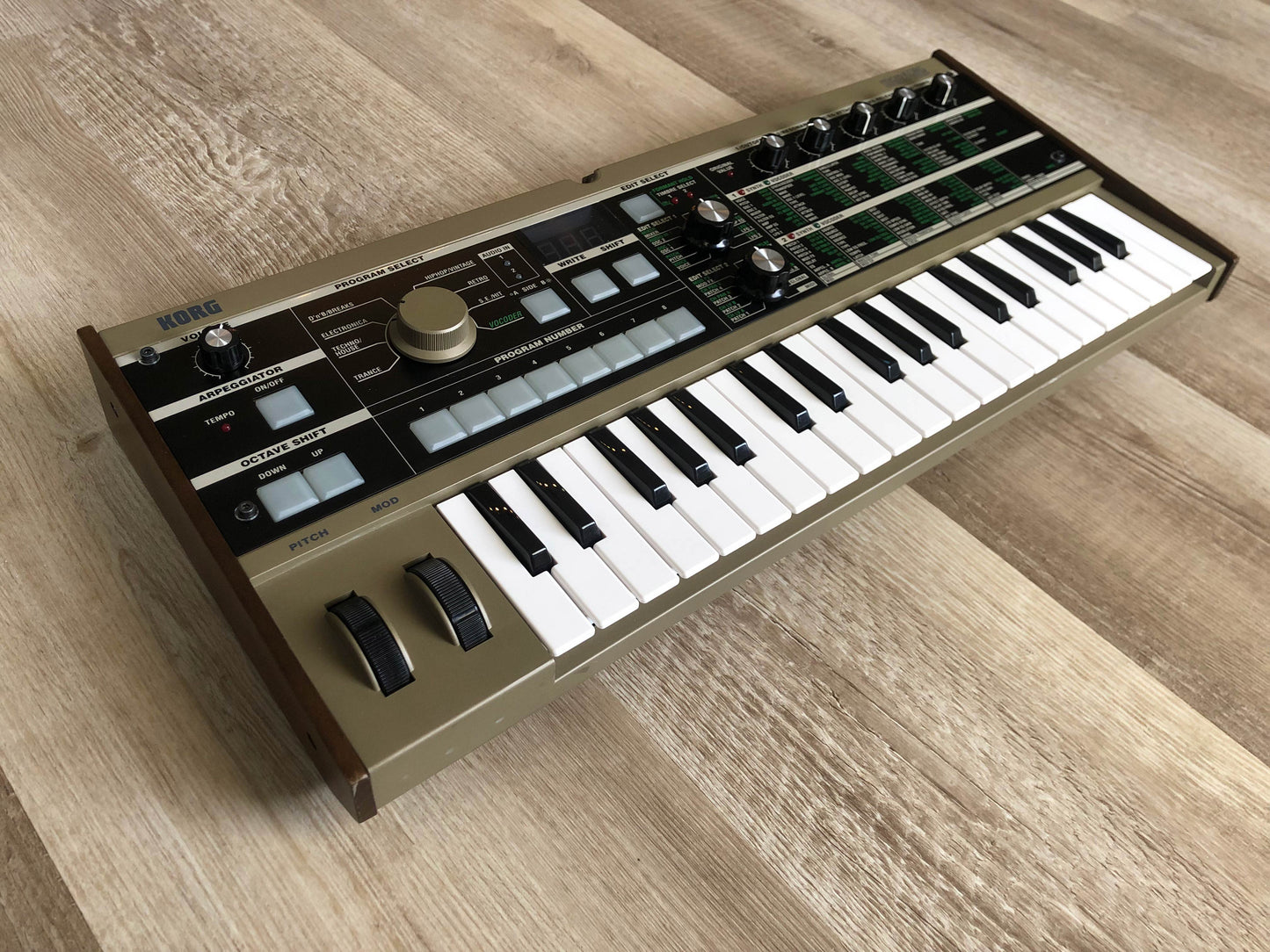 MicroKorg w/ Aftermarket Power Supply (no Mic / no Battery Power)