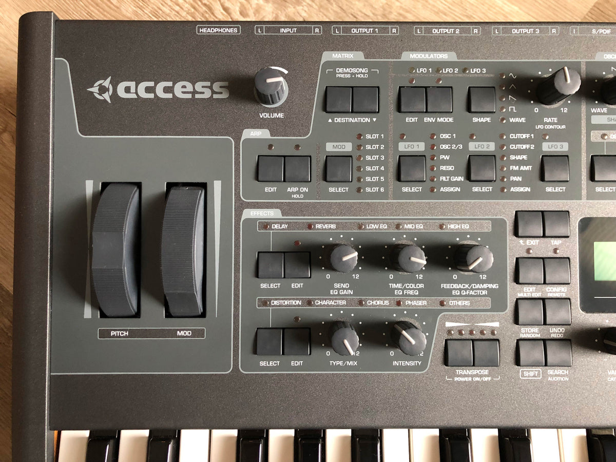 Access Virus TI2 Dark Star Super Clean w/ All New Keys, OEM Power Cable + HQ USB Cable