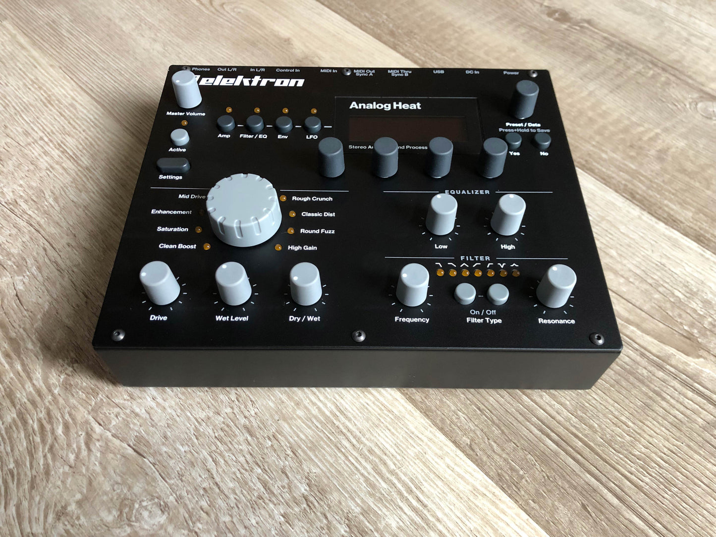 Elektron Analog Heat MKI Near-Mint w/ OG Box, PSU + New 6ft USB Cable