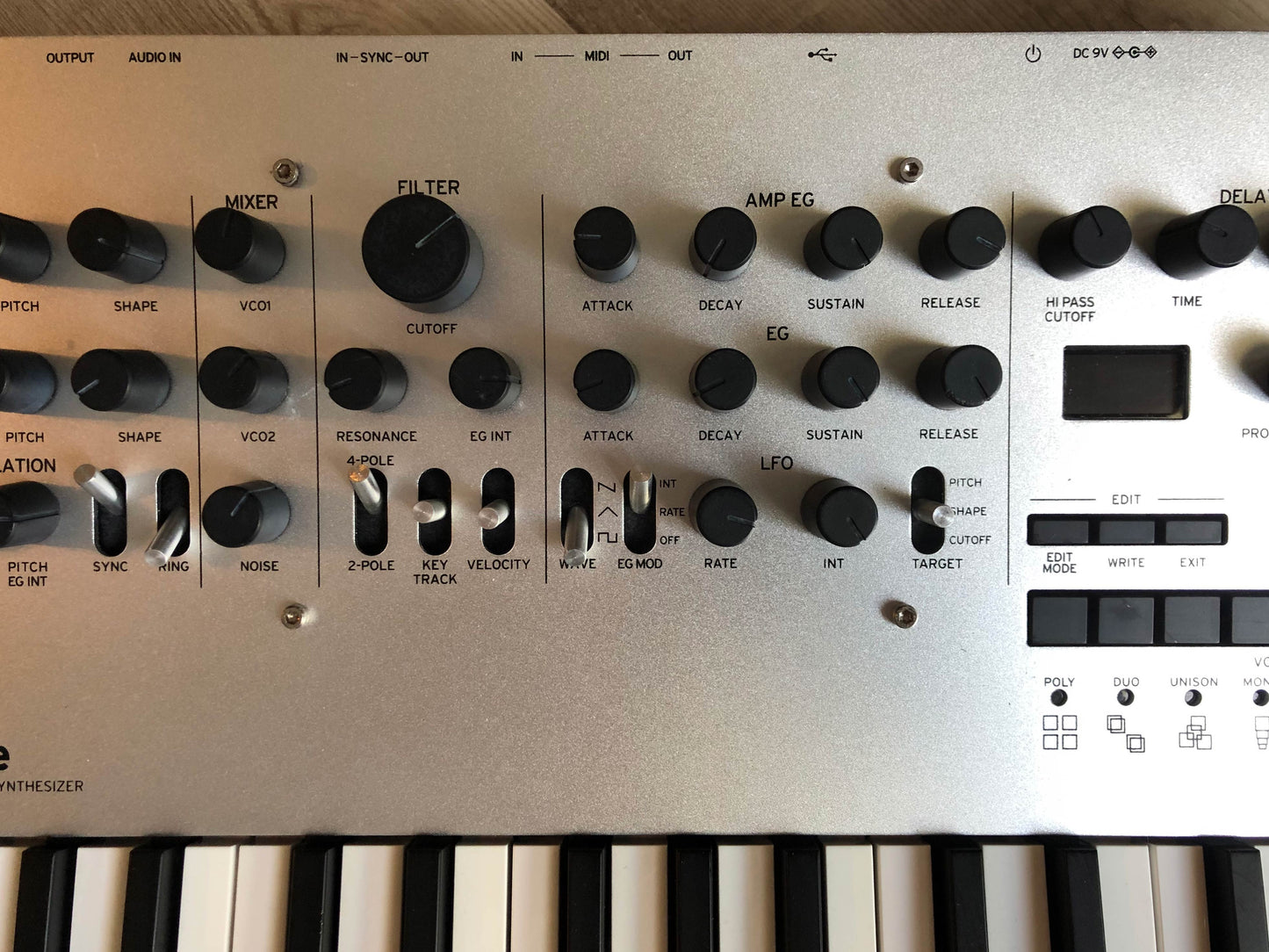 Budget Korg Minilogue Analog Synthesizer w/ Power Supply