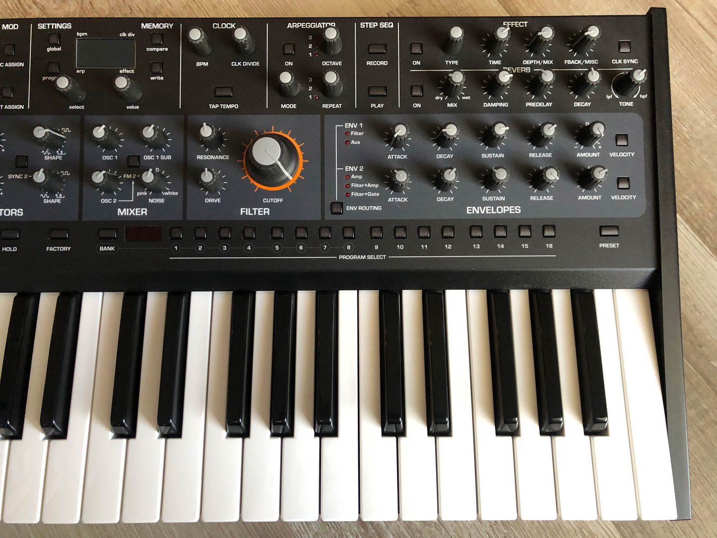 Sequential Take 5 Compact Polyphonic Analog Synthesizer w/ OG Box