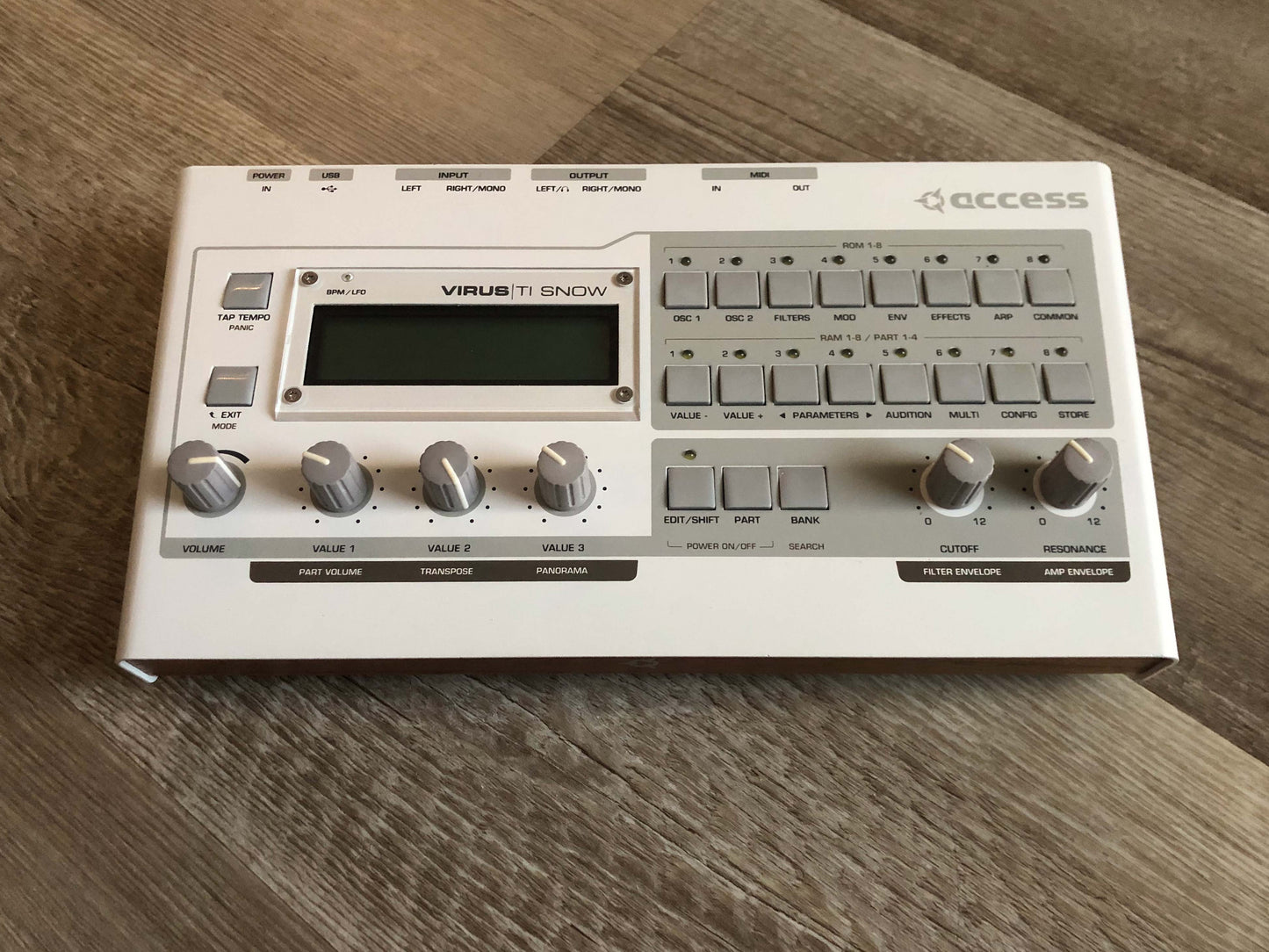 Access Virus TI Snow, All New Tacts, Battery, PSU, USB Cable & Virus Carry Bag