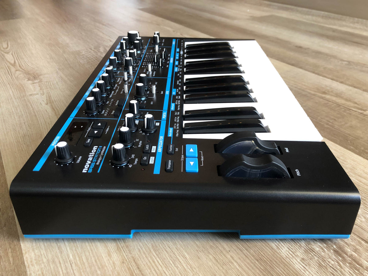 Novation Bass Station II w/ OG Box + PSU