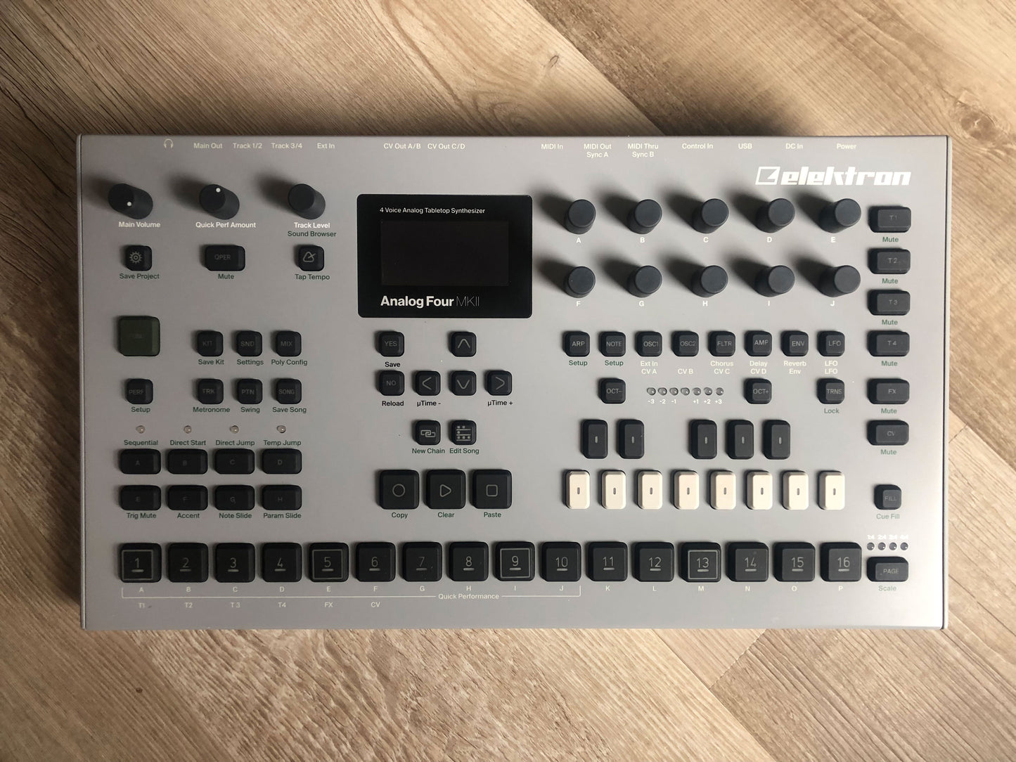 Elektron Analog Four MKII w/ OG Box, PSU + USB Cable