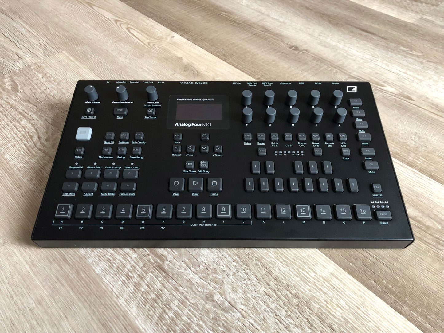 Elektron Analog Four MKII w/ New Encoder, OG PSU + New 7ft USB Cable