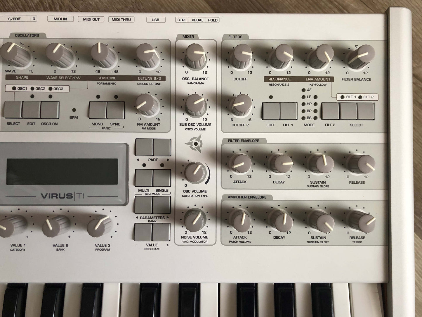 Access Virus TI2 Polar Nice and Clean w/ Power + USB Cable