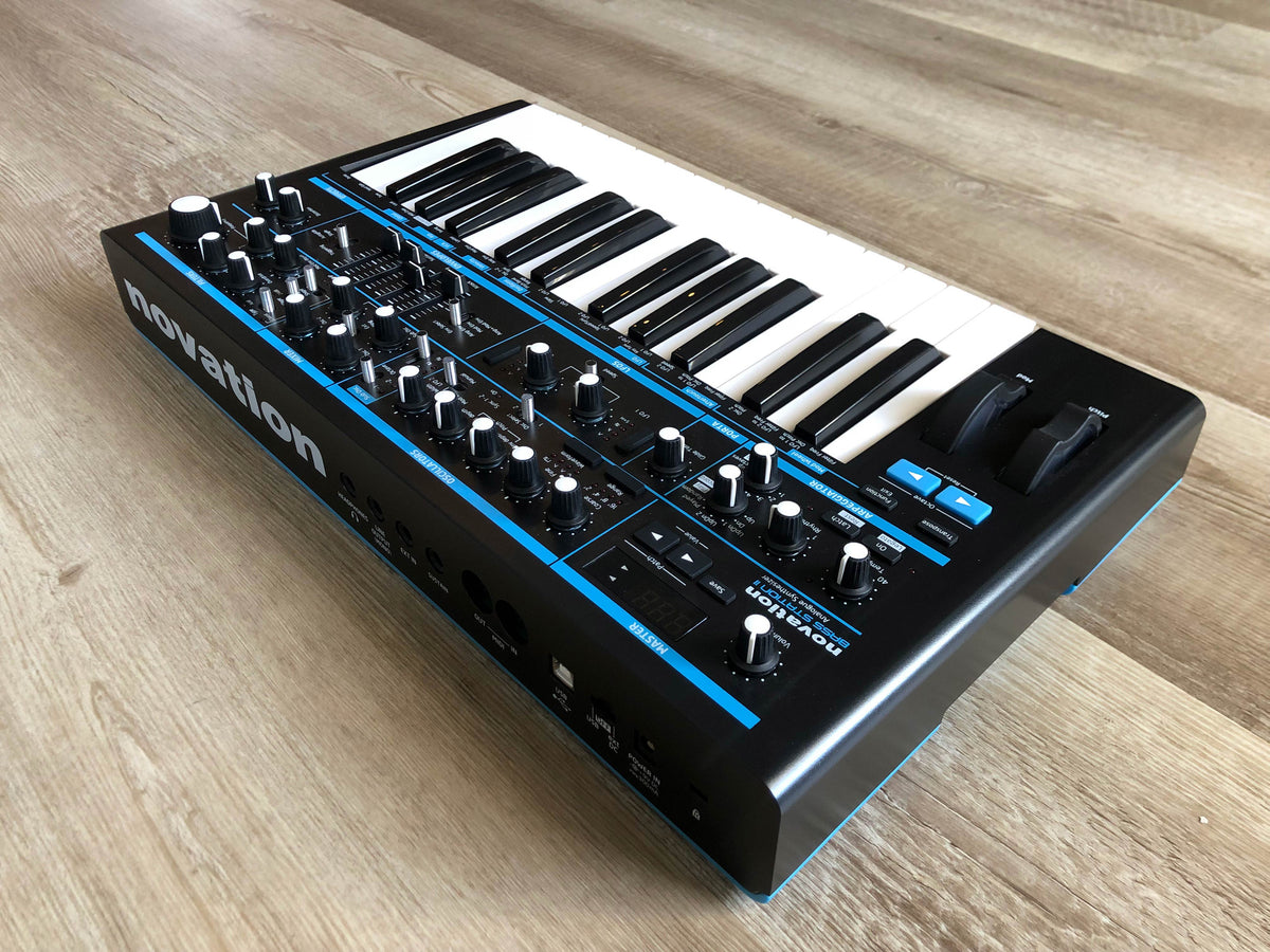 Novation Bass Station II w/ OG Box + PSU