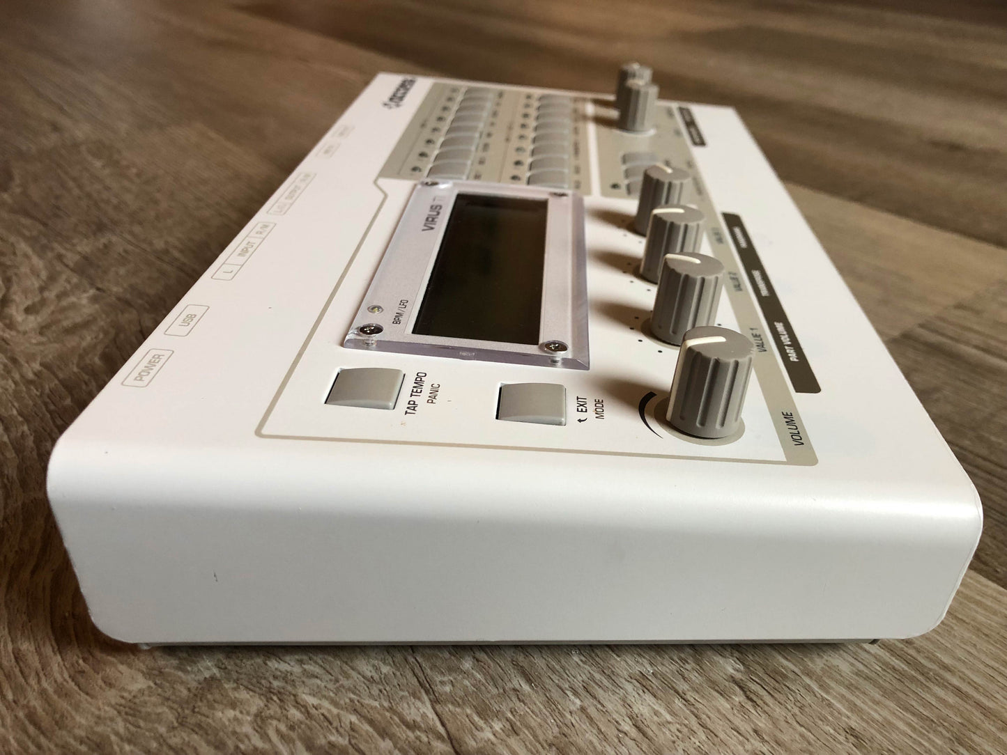 Access Virus TI Snow w/ All New Tacts, New Battery, PSU + New HQ USB Cable