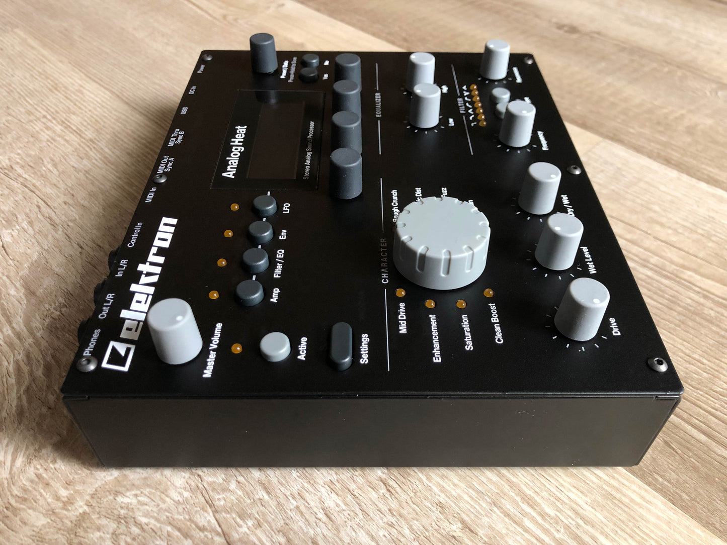 Elektron Analog Heat MKI Near-Mint w/ OG Box, PSU + New 6ft USB Cable