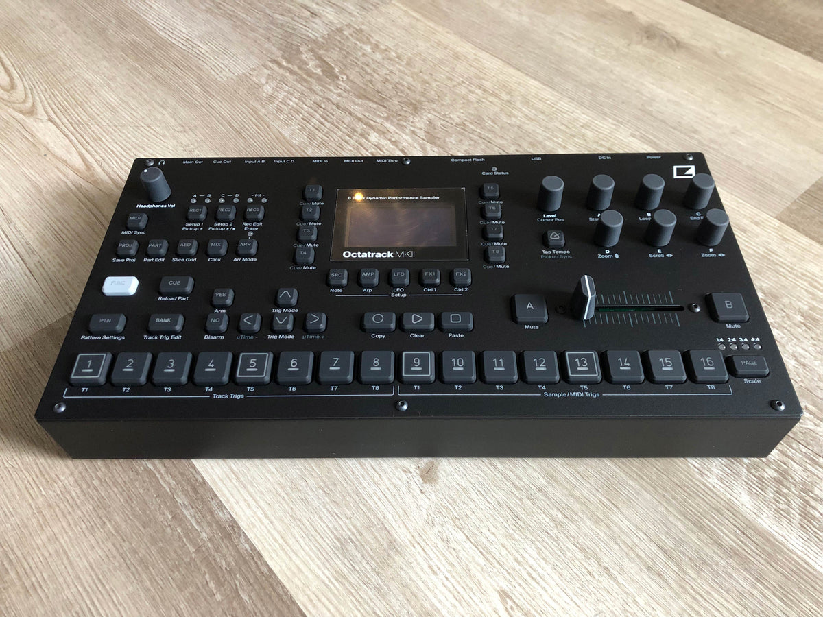 Elektron Octatrack MKII Black Like-New w/ OG Box, PSU, USB Cable + 32 GB Card