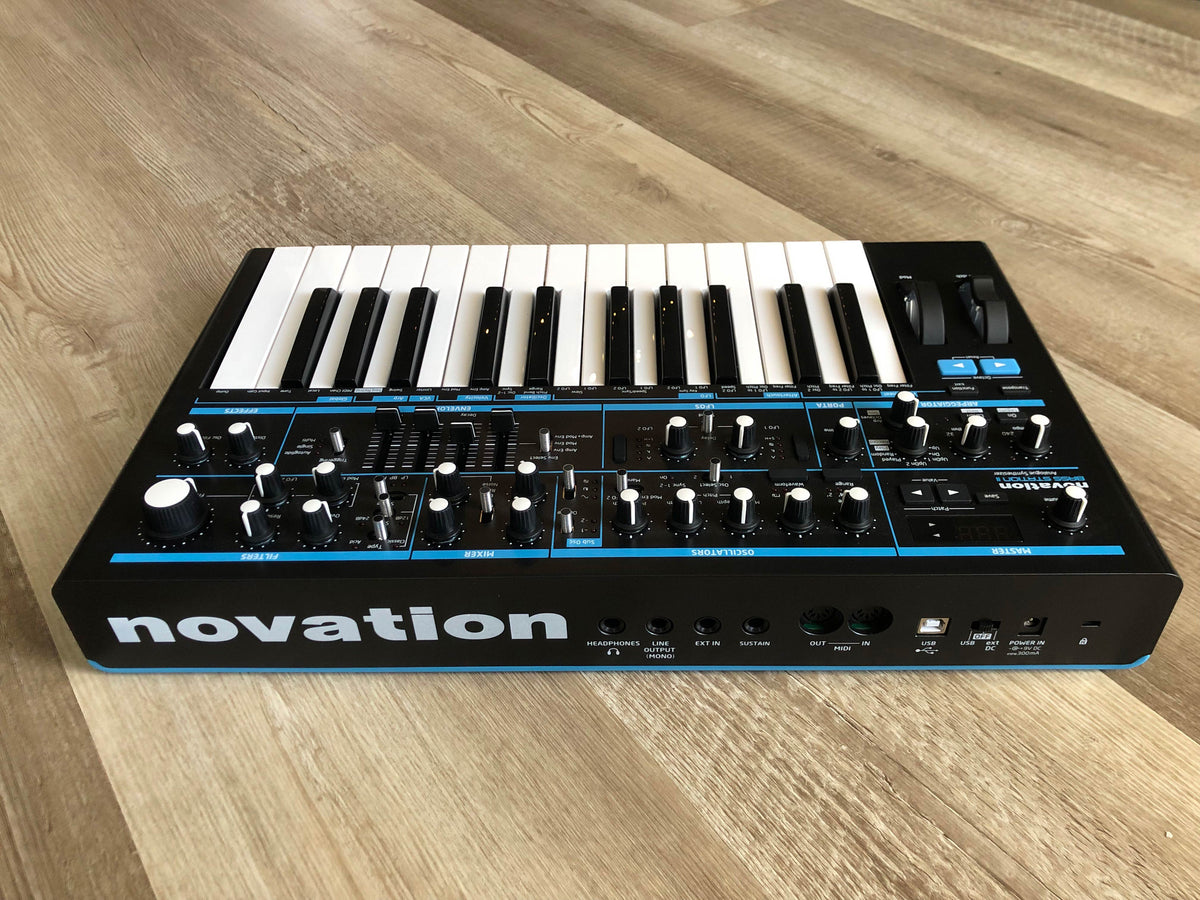 Novation Bass Station II w/ OG Box + PSU