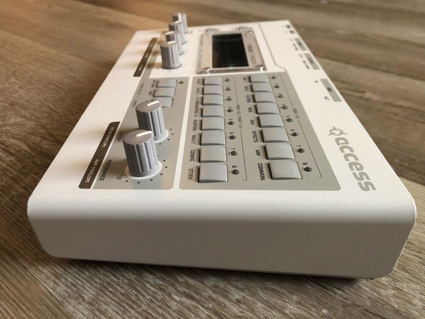 Access Virus TI Snow, All New Tacts, Battery, PSU, USB Cable & Virus Carry Bag