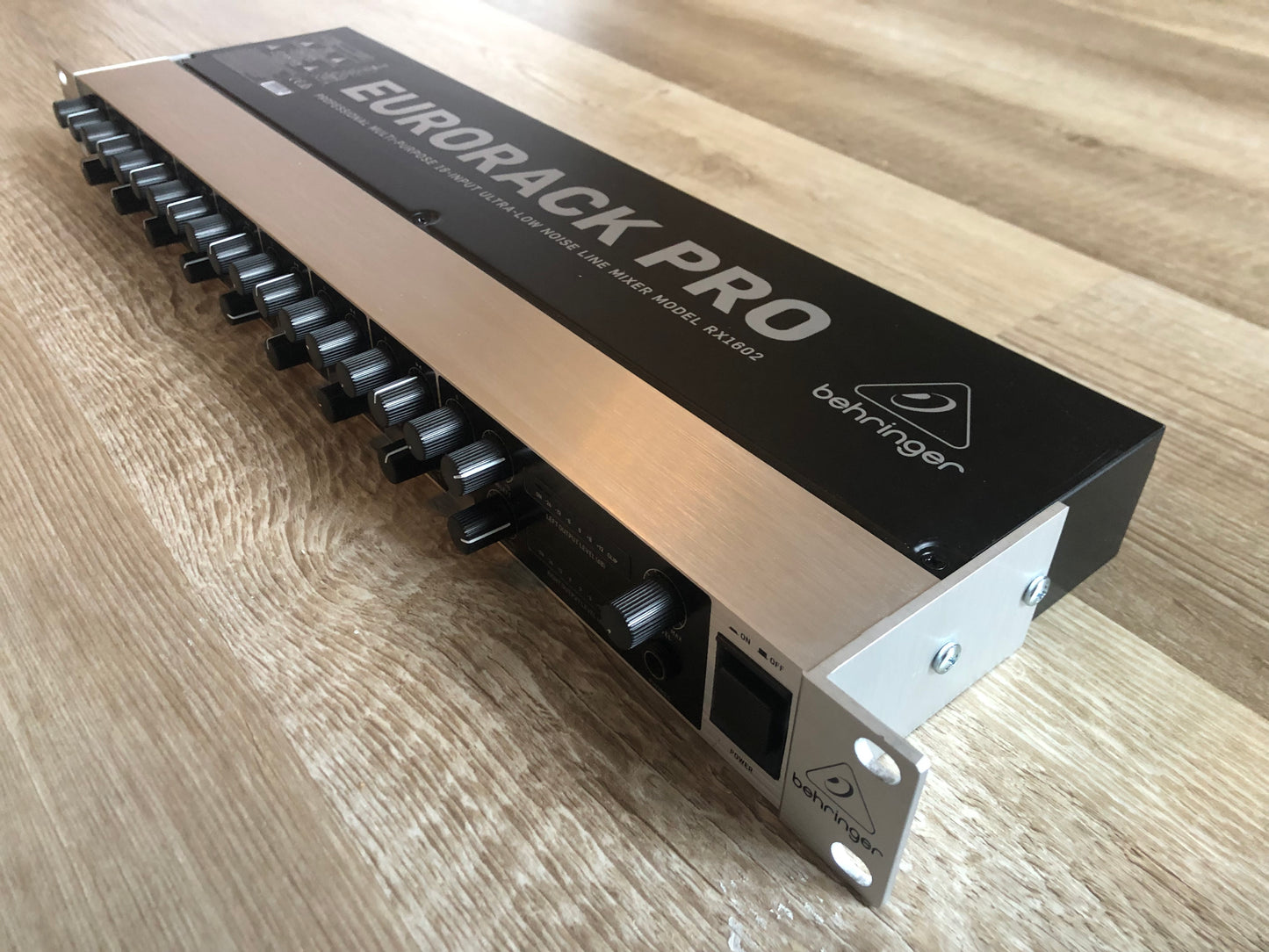 Behringer RX1602 16-Input Ultra-Low Noise Line Mixer (V1)