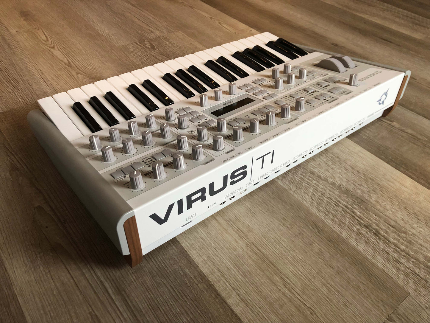 Access Virus TI2 Polar Nice and Clean (B-Stock) w/ Original Box, Power Cable + USB