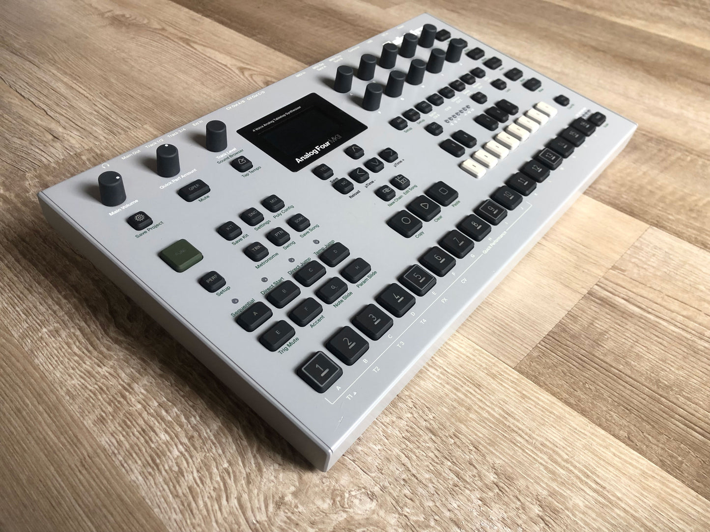 Elektron Analog Four MKII w/ OG Box, PSU + USB Cable