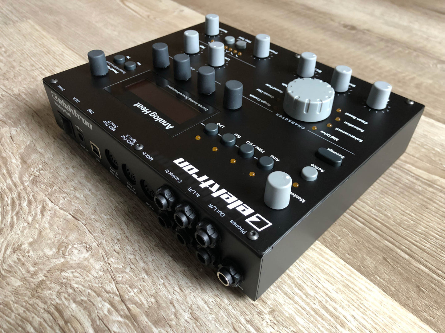 Elektron Analog Heat MKI Near-Mint w/ OG Box, PSU + New 6ft USB Cable