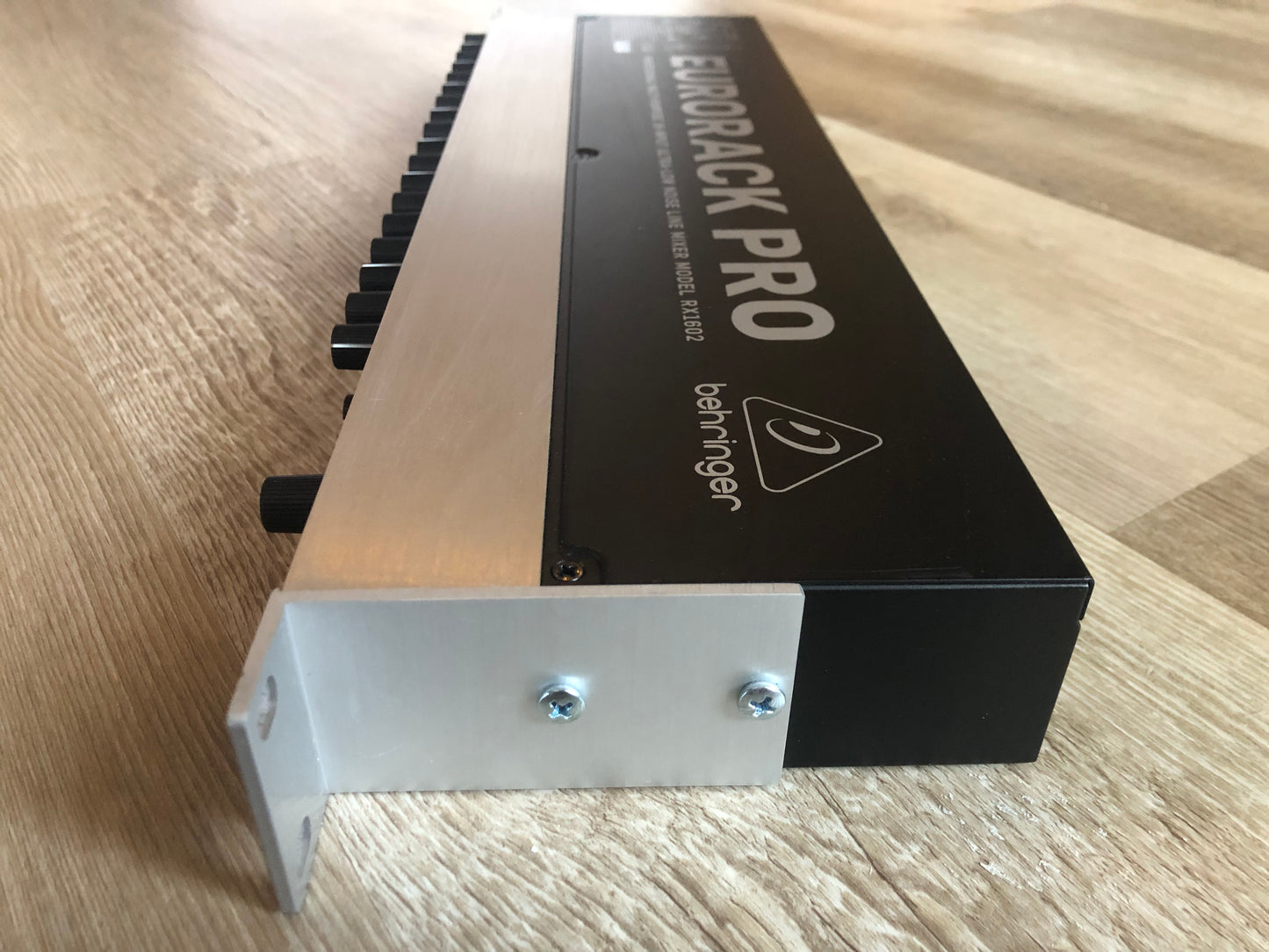 Behringer RX1602 16-Input Ultra-Low Noise Line Mixer (V1)