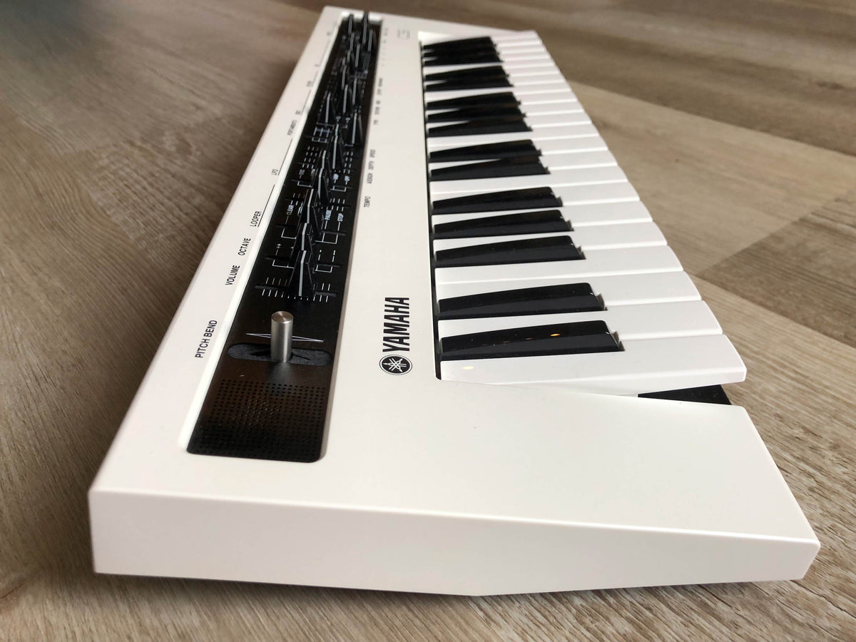 Yamaha Reface CS Mobile Mini Vintage Synth /w OG Box + PSU