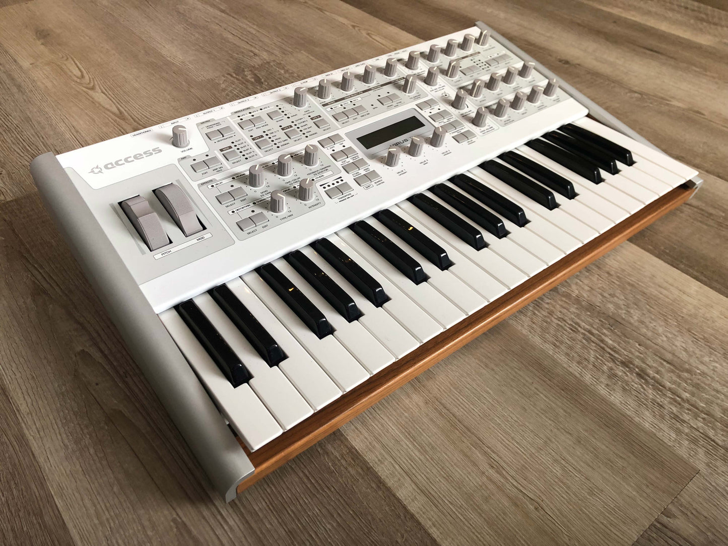 Access Virus TI2 Polar Nice and Clean w/ Power + USB Cable