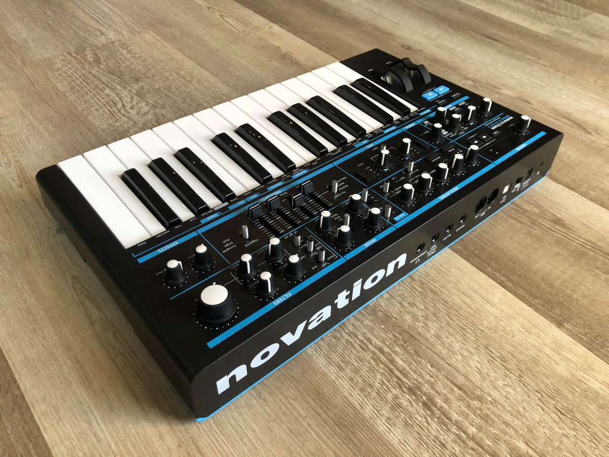 Novation Bass Station II w/ OG Box + PSU