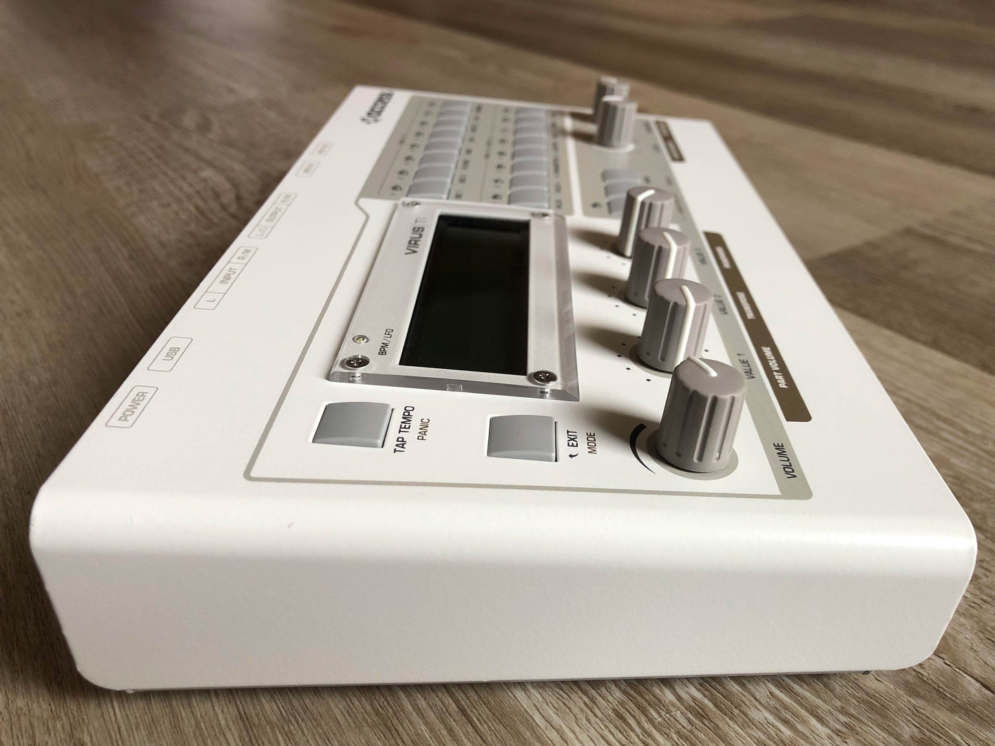 Access Virus TI Snow Minty w/ New PSU + New HQ USB Cable