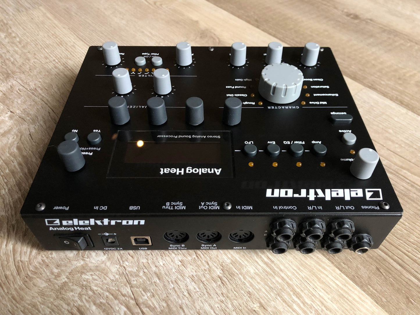 Elektron Analog Heat MKI Near-Mint w/ OG Box, PSU + New 6ft USB Cable