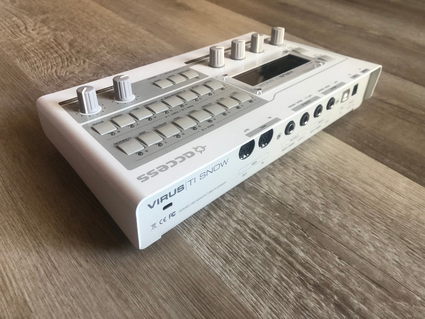 Access Virus TI Snow, All New Tacts & Pots, New Battery, LCD Bezel + PSU