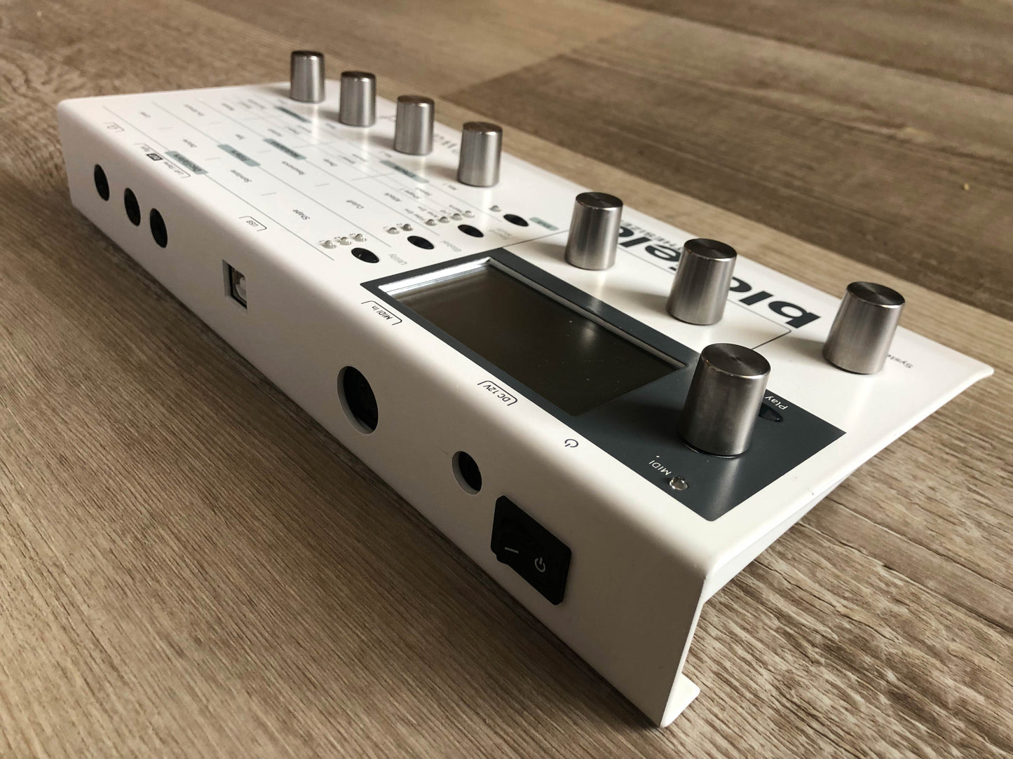 Waldorf Blofeld Desktop Wavetable & Analog Modeling Synthesizer (White)