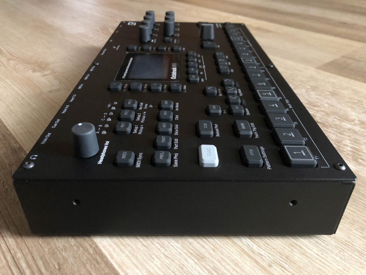 Elektron Octatrack MKII Black Like-New w/ OG Box, PSU, USB Cable + 32 GB Card