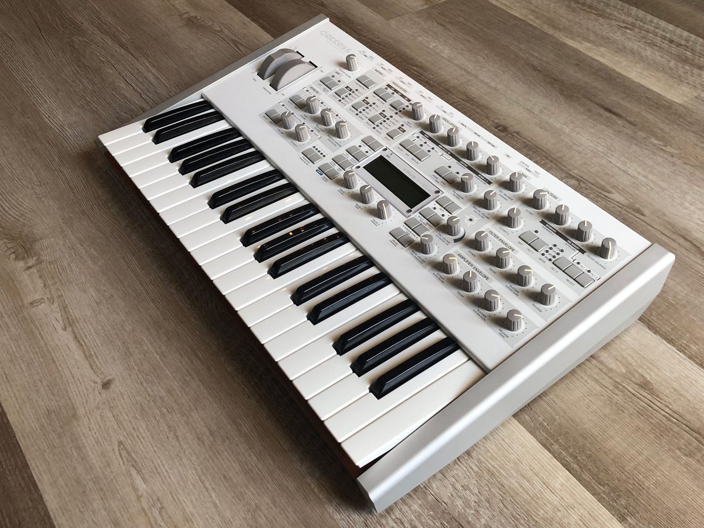 Access Virus TI Polar with New Battery, OG Power Cable, New USB Cable