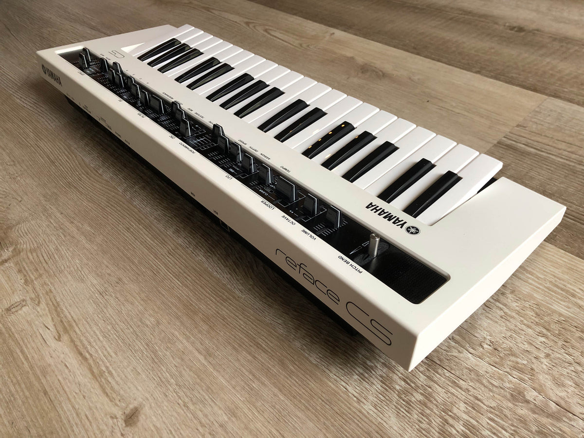 Yamaha Reface CS Mobile Mini Vintage Synth /w OG Box + PSU