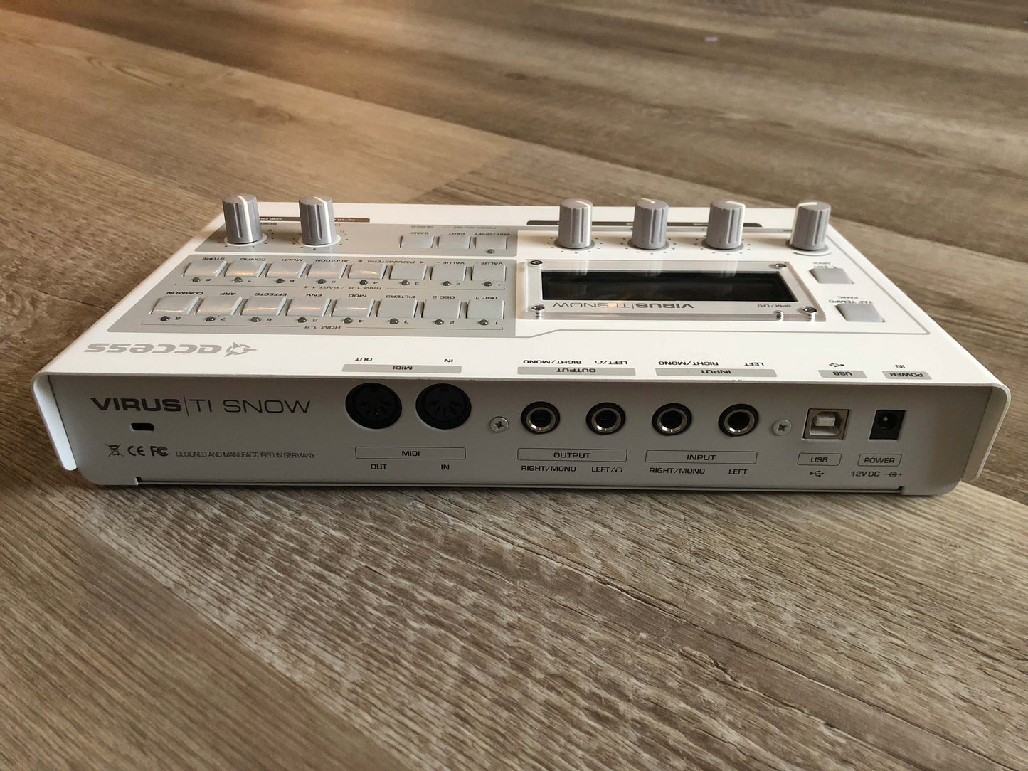 Access Virus TI Snow, All New Tacts, Battery, PSU, USB Cable & Virus Carry Bag