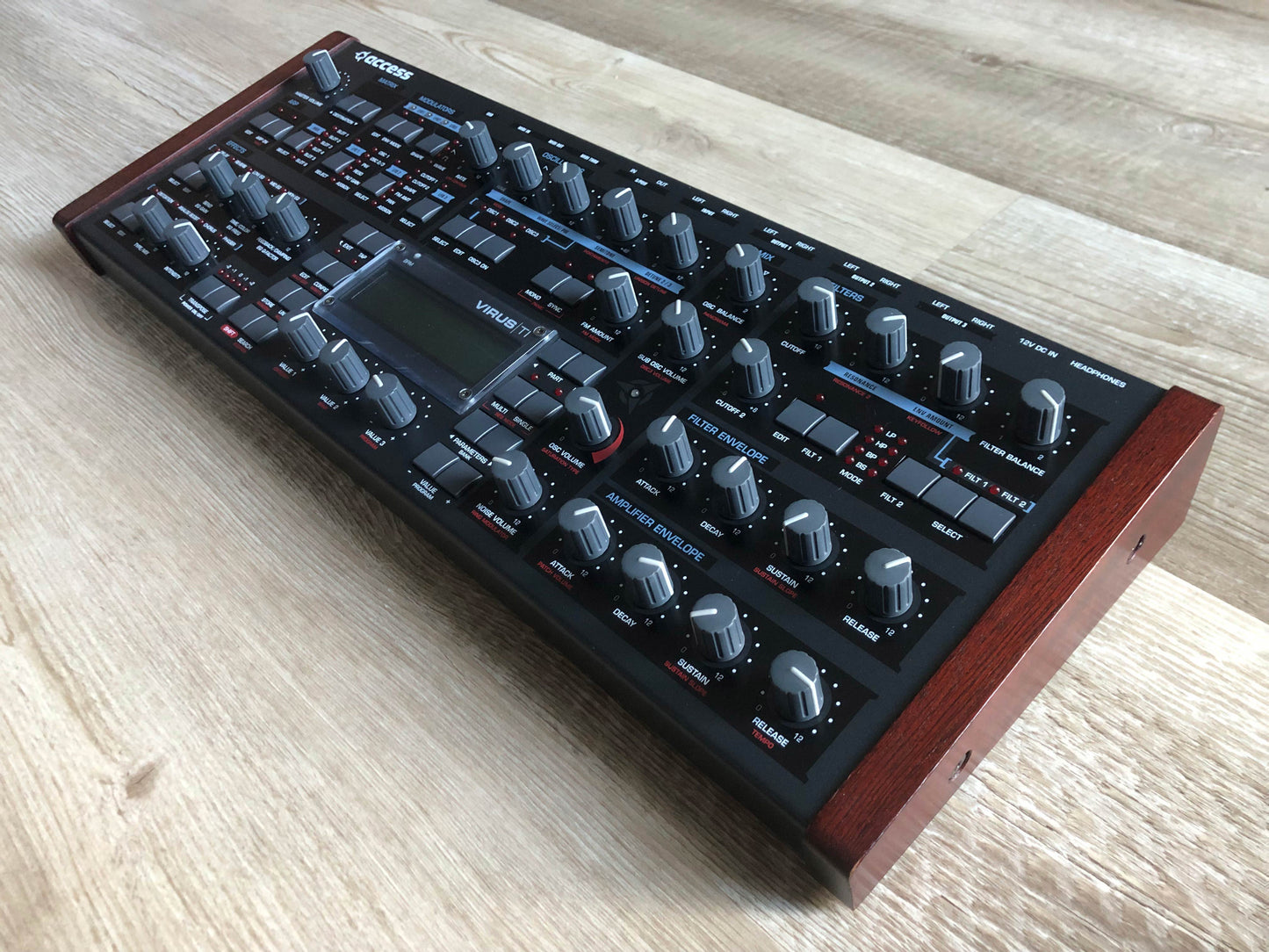 Access Virus TI Desktop, All New Tacts, Battery + PSU, OS 5.1.7