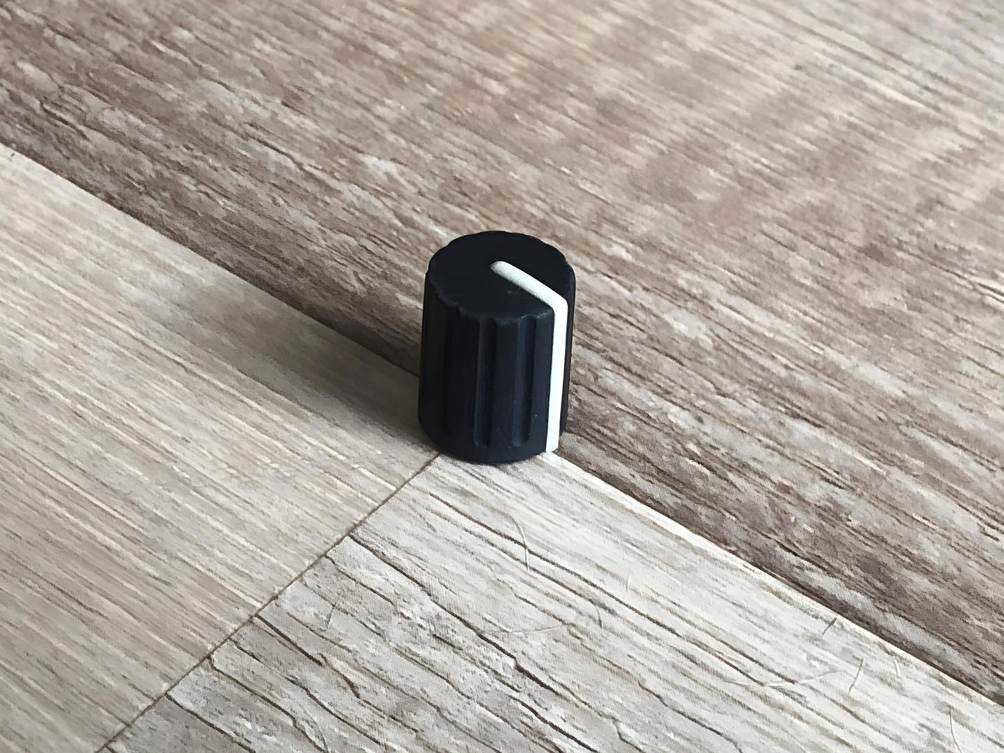 Access Virus OEM Knobs for B, KB, Indigo V1 (Lighter Stripe)