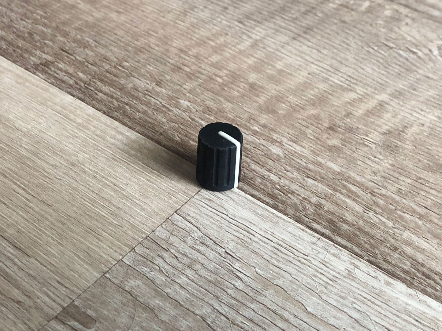 Access Virus OEM Knobs for B, KB, Indigo V1 (Lighter Stripe)