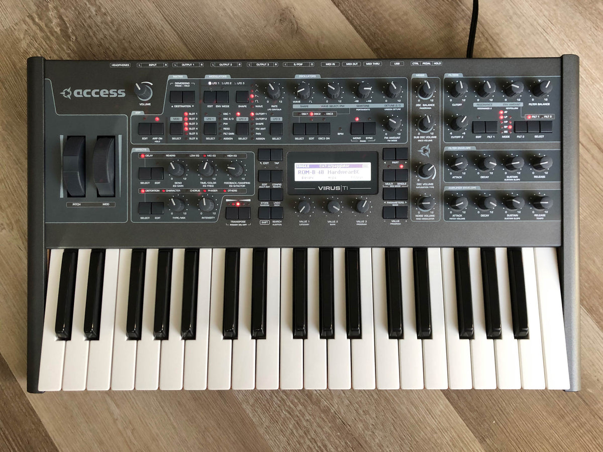 Access Virus TI2 Darkstar in Excellent Condition w/ OG USB Cable and Power Cable