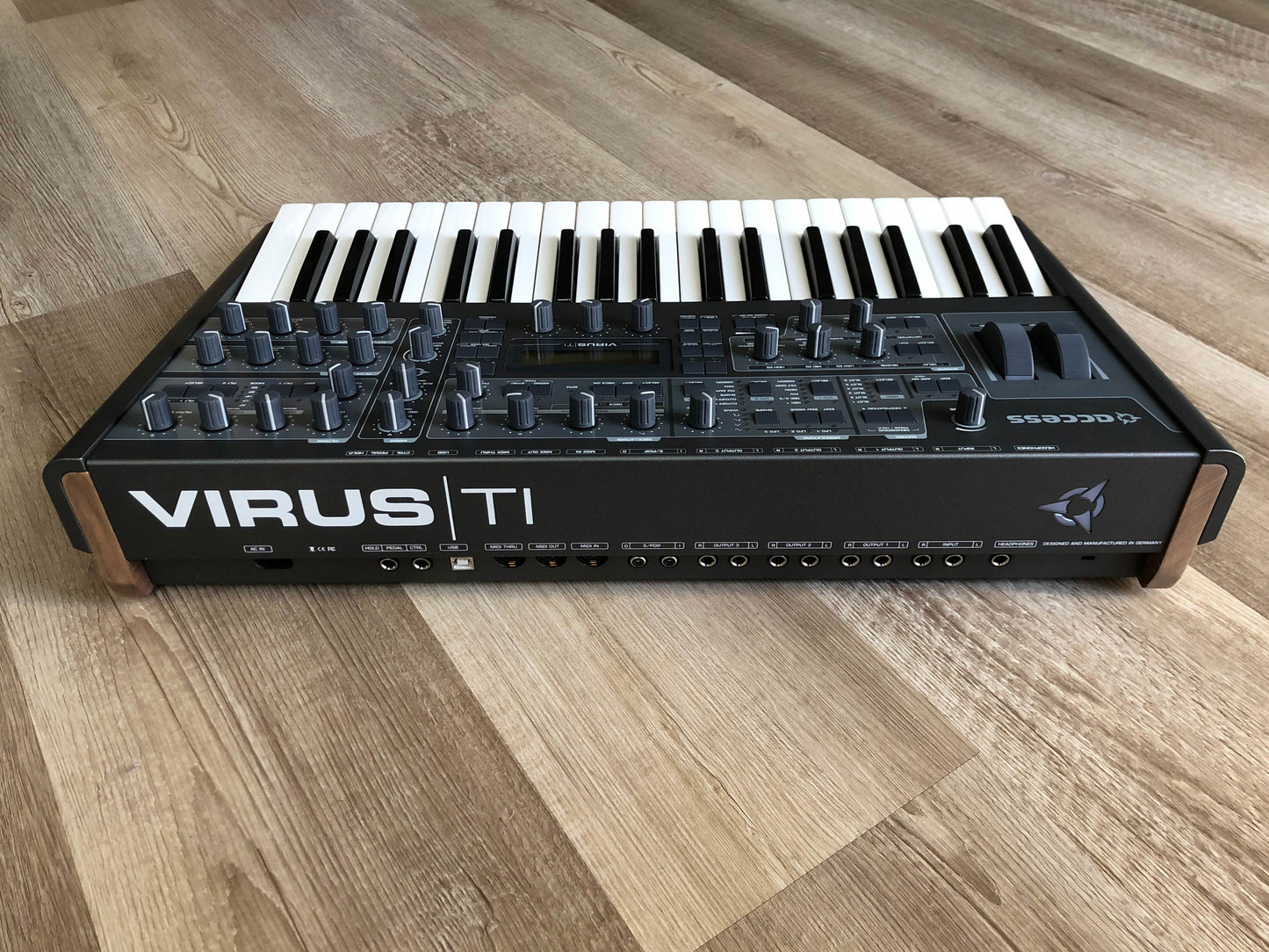 Access Virus TI2 Darkstar in Excellent Condition w/ OG USB Cable and Power Cable