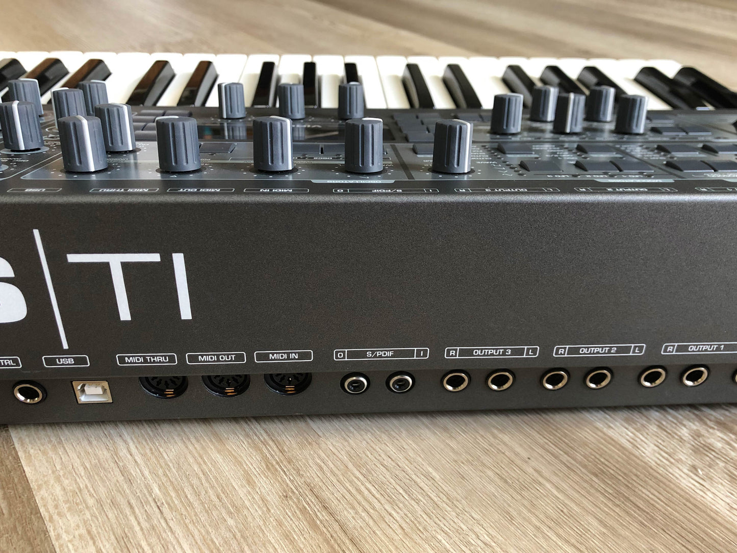 Access Virus TI2 Darkstar in Excellent Condition w/ OG USB Cable and Power Cable