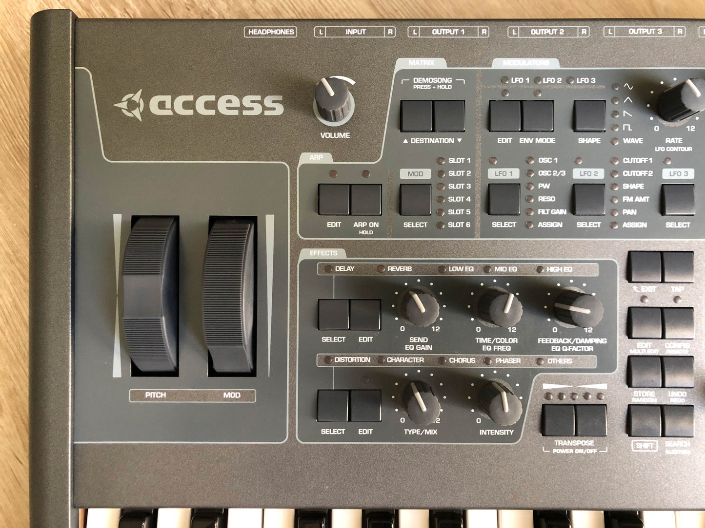 Access Virus TI2 Darkstar in Excellent Condition w/ OG USB Cable and Power Cable