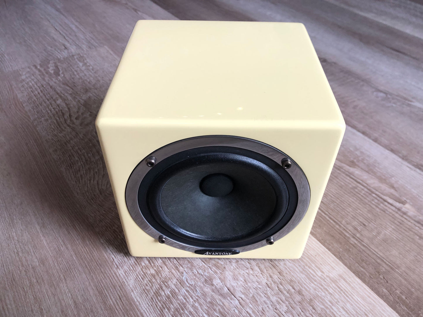 Avantone Pro Active Mixcube (Buttercream) w/ Original Power Supply
