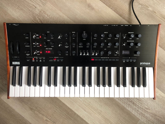 Korg Prologue 8 Voice 49-key Analog Synthesizer in Excellent Condition
