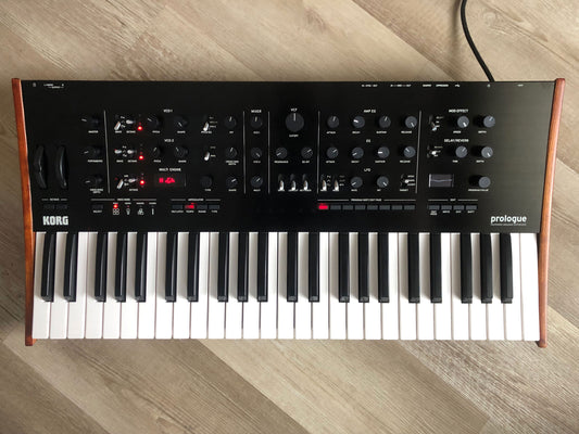 Korg Prologue 8 Voice 49-key Analog Synthesizer in Excellent Condition